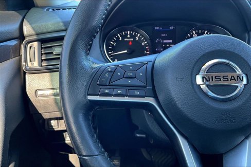 Used 2018 Nissan Rogue SV image 18