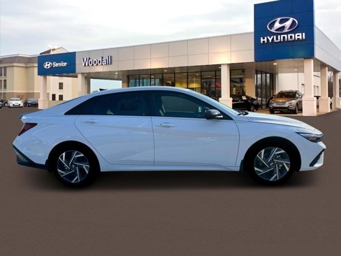 New 2025 Hyundai Elantra SEL image 9