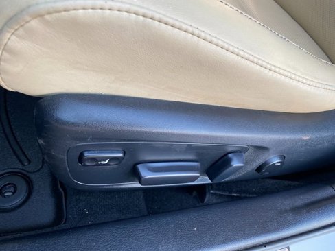 Used 2016 Toyota Avalon Limited image 15