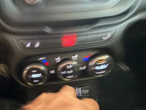 Used 2017 Jeep Renegade Limited image 19