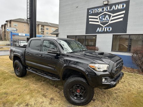 Used 2020 Toyota Tacoma TRD Sport image 2