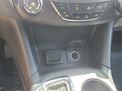 Used 2018 Chevrolet Cruze LT image 16