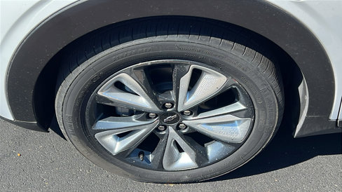 Certified 2023 Chevrolet Bolt EUV LT w/ Convenience Package image 2