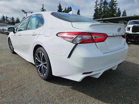 Used 2019 Toyota Camry SE image 3