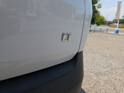 Used 2021 Chevrolet Traverse LT w/ LT Premium Package image 10
