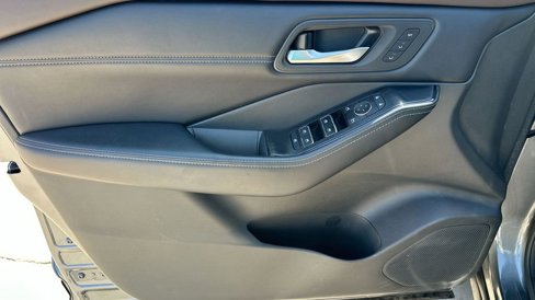 Used 2023 Nissan Rogue SL w/ SL Premium Package image 23
