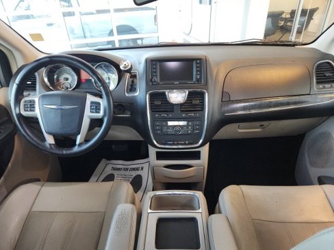 Used 2014 Chrysler Town & Country Touring image 23