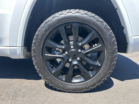 Certified 2022 Jeep Grand Cherokee Laredo X image 2