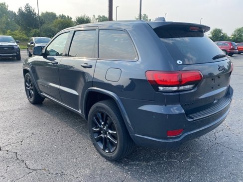 Used 2018 Jeep Grand Cherokee Altitude image 2
