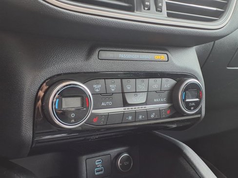 Used 2021 Ford Escape SE w/ SE Sport Appearance Package image 8