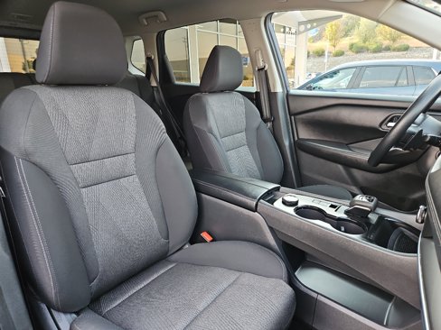 Used 2024 Nissan Rogue SV image 19