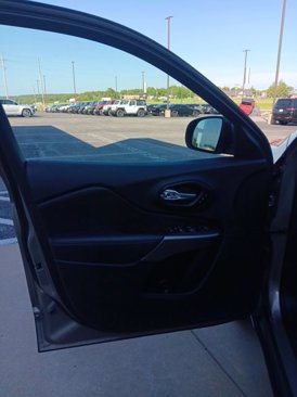 Used 2021 Jeep Cherokee Limited image 11