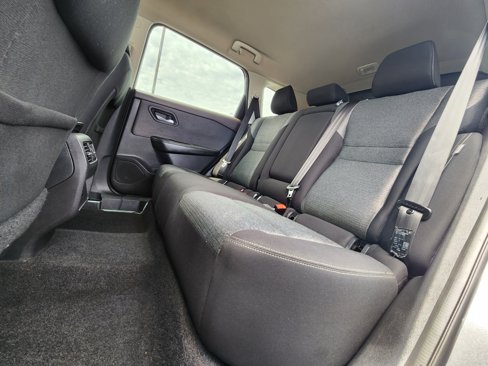 Used 2021 Nissan Rogue SV image 11