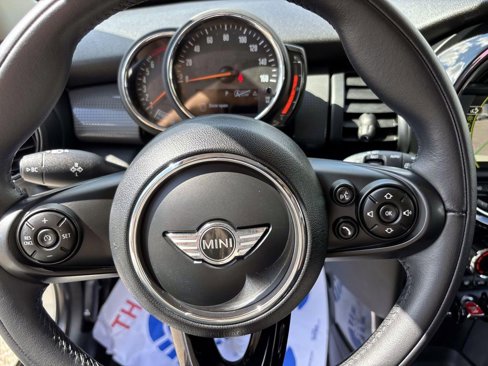 Used 2018 MINI Cooper 4-Door Hardtop image 16