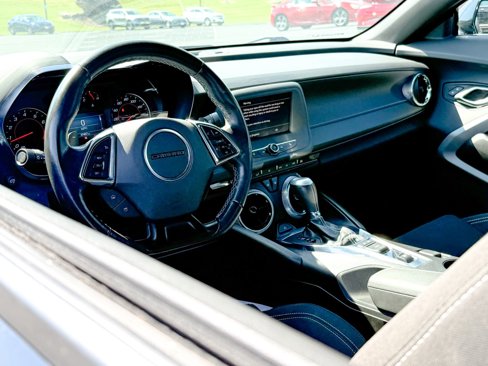 Used 2023 Chevrolet Camaro LT image 3
