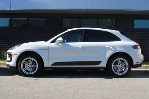Certified 2024 Porsche Macan image 3