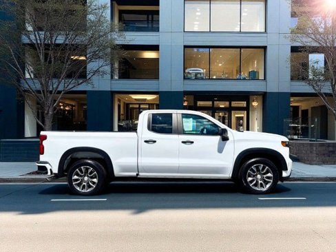 Used 2019 Chevrolet Silverado 1500 Custom w/ Trailering Package image 2