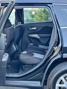 Used 2018 Jeep Cherokee Latitude image 16