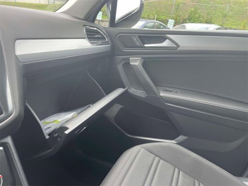 Certified 2022 Volkswagen Tiguan S image 32