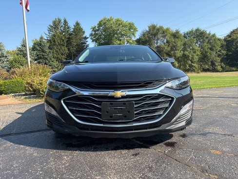 Used 2023 Chevrolet Malibu LT image 2