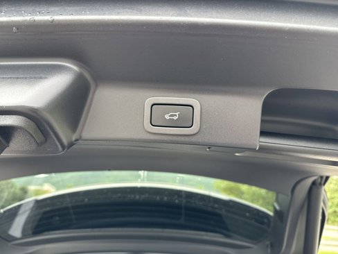 Used 2017 Jaguar F-PACE S image 13