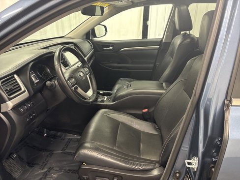 Used 2017 Toyota Highlander Limited image 4