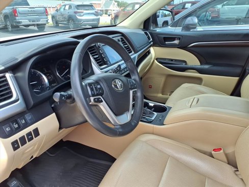 Used 2015 Toyota Highlander Limited image 16