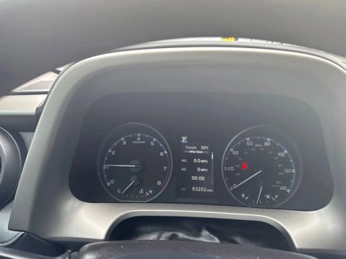 Used 2018 Toyota RAV4 LE image 11