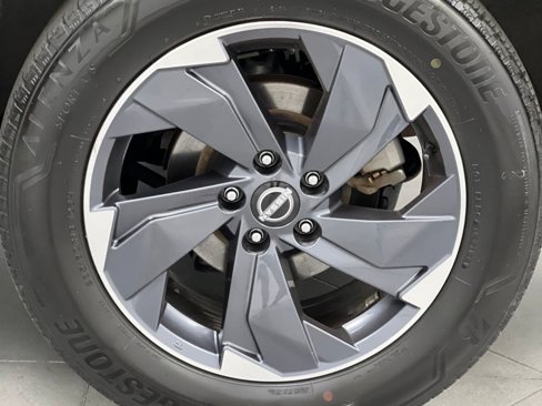 Used 2024 Nissan Rogue SV image 64