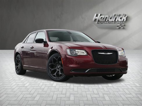 Used 2019 Chrysler 300 Touring w/ Sport Appearance Package image 2