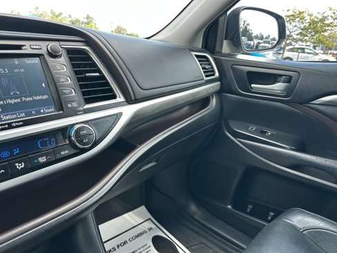 Used 2017 Toyota Highlander Limited Platinum image 69