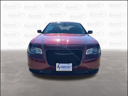 Certified 2022 Chrysler 300 Touring w/ Sport Appearance Package image 5