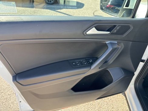 Certified 2021 Volkswagen Tiguan SE w/ Panoramic Sunroof Package image 25