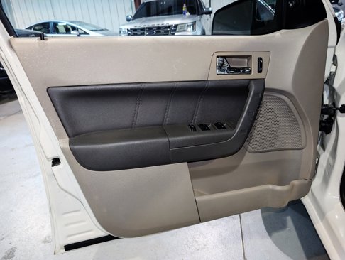 Used 2010 Ford Focus SEL image 11