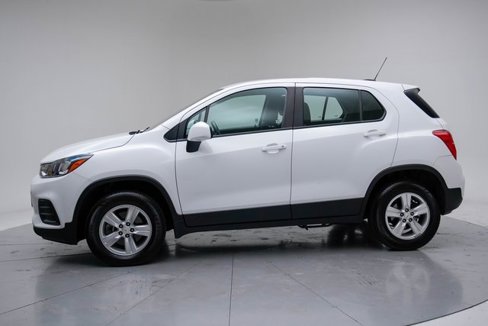 Used 2017 Chevrolet Trax LS image 2