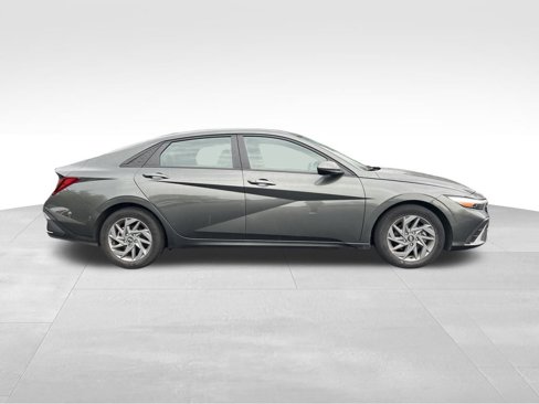Used 2024 Hyundai Elantra SEL image 8