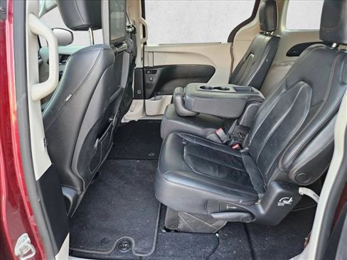 Used 2020 Chrysler Pacifica Touring-L Plus image 15