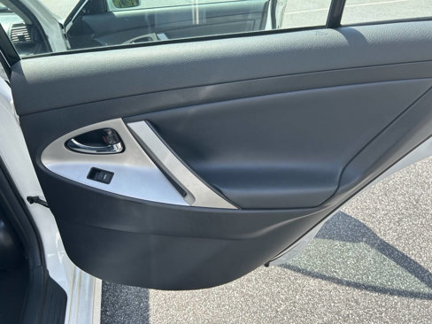 Used 2011 Toyota Camry SE image 16