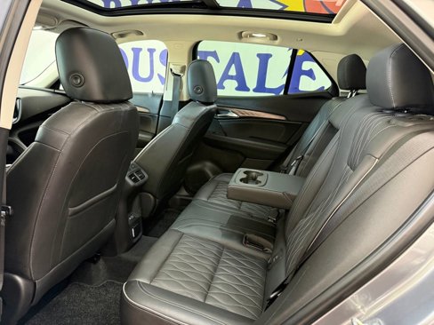 Used 2022 Buick Envision Avenir w/ Technology Package II image 18