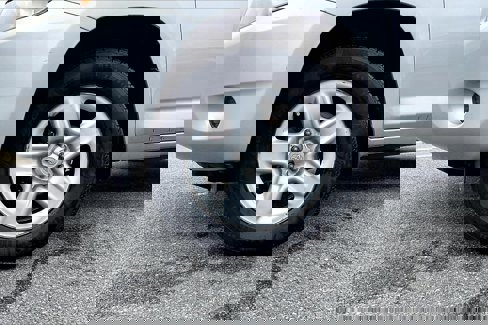 Used 2007 Toyota RAV4 2WD w/ 3rd Row image 4