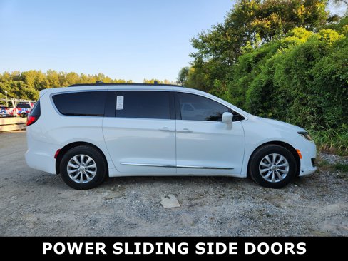 Used 2017 Chrysler Pacifica Touring-L image 10
