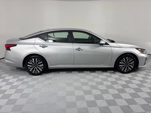 Used 2023 Nissan Altima 2.5 SV image 7