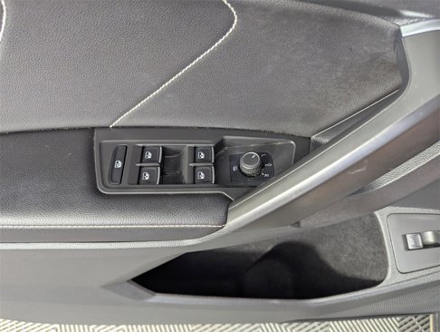 Used 2022 Volkswagen Tiguan SE image 18