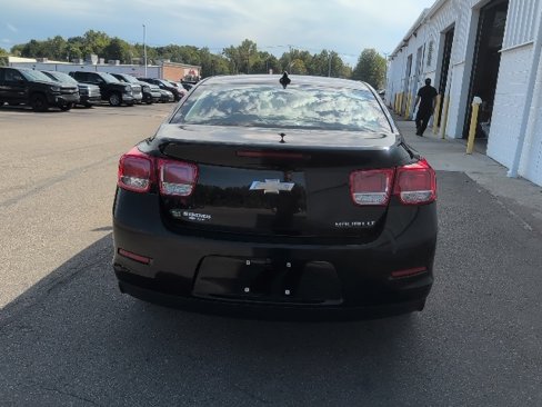 Used 2016 Chevrolet Malibu LT w/ Power Convenience Package image 5