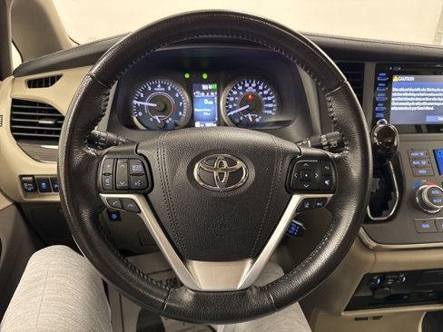 Used 2019 Toyota Sienna XLE Premium image 14