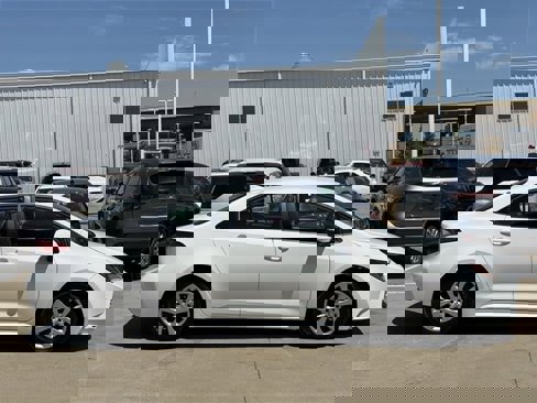 Used 2023 Toyota Corolla LE image 3