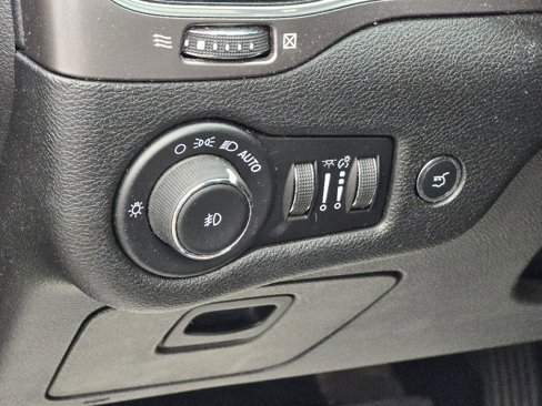 Used 2021 Jeep Cherokee Limited w/ Elite Package image 8