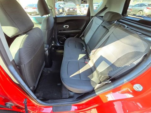 Used 2018 Kia Soul + image 10