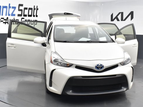Used 2017 Toyota Prius V Two image 36
