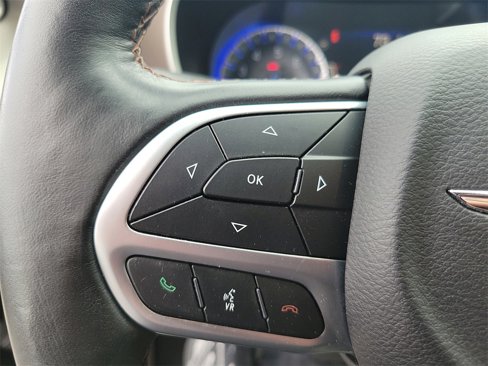Used 2018 Chrysler Pacifica Touring-L w/ Advanced Safetytec Group image 6